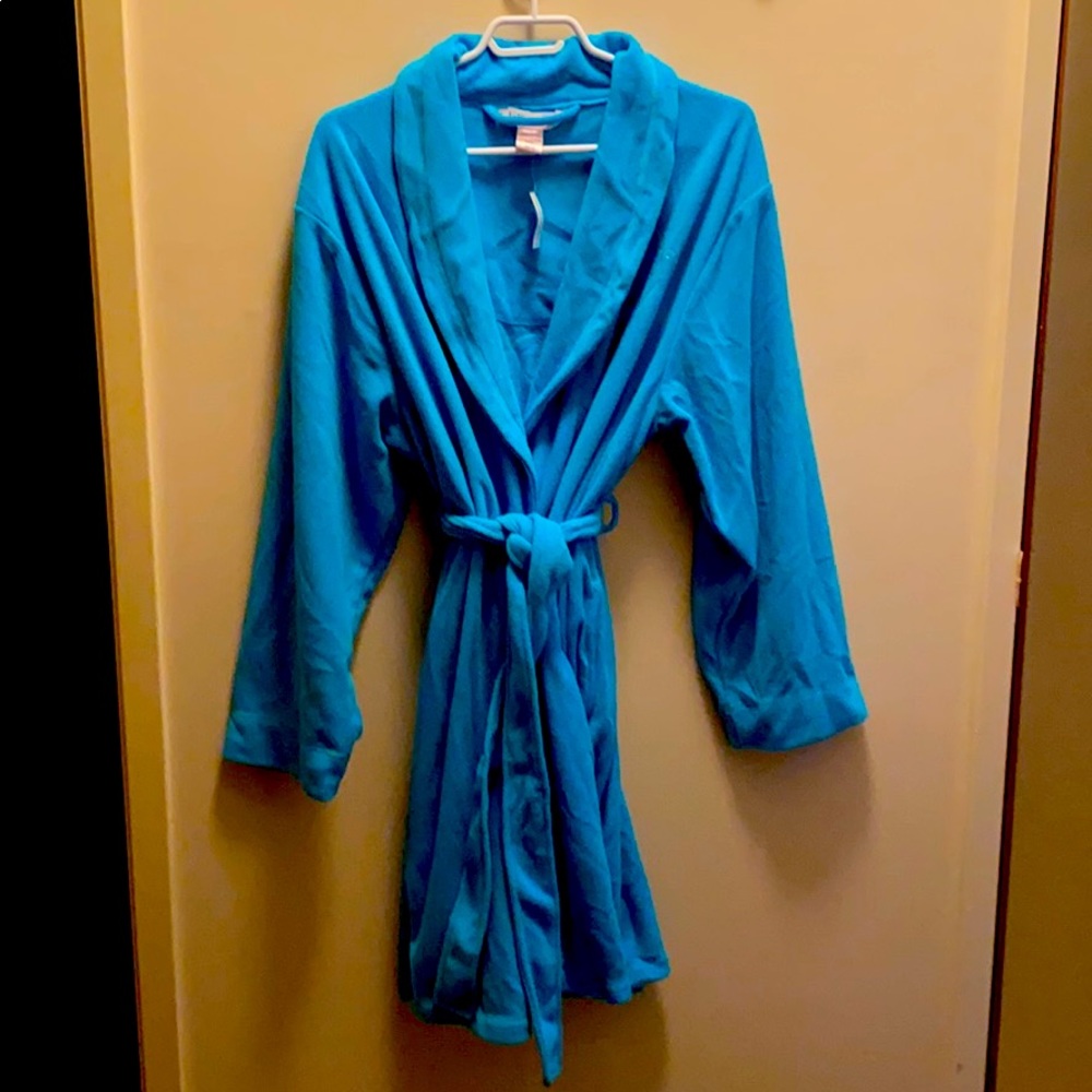 I am selling a robe.